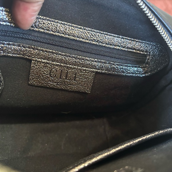 G.I.L.I. Black and Silver Metallic crossbody - Picture 6 of 11